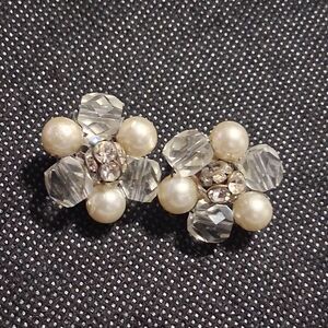 Pearlcraft Faceted And Faux Pearl Cluster Clip On  Earrings